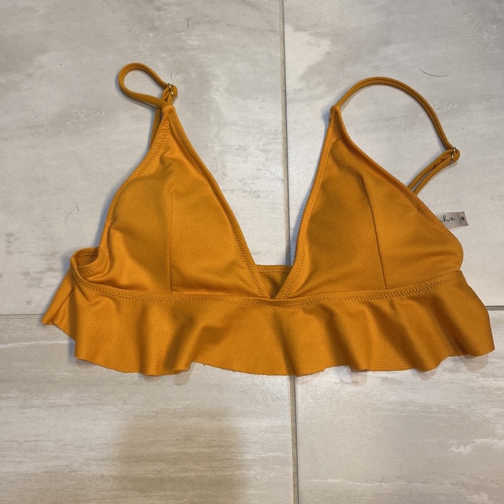 Cupshe | V-neck Ruffle Swim Top - Picture 2 of 4